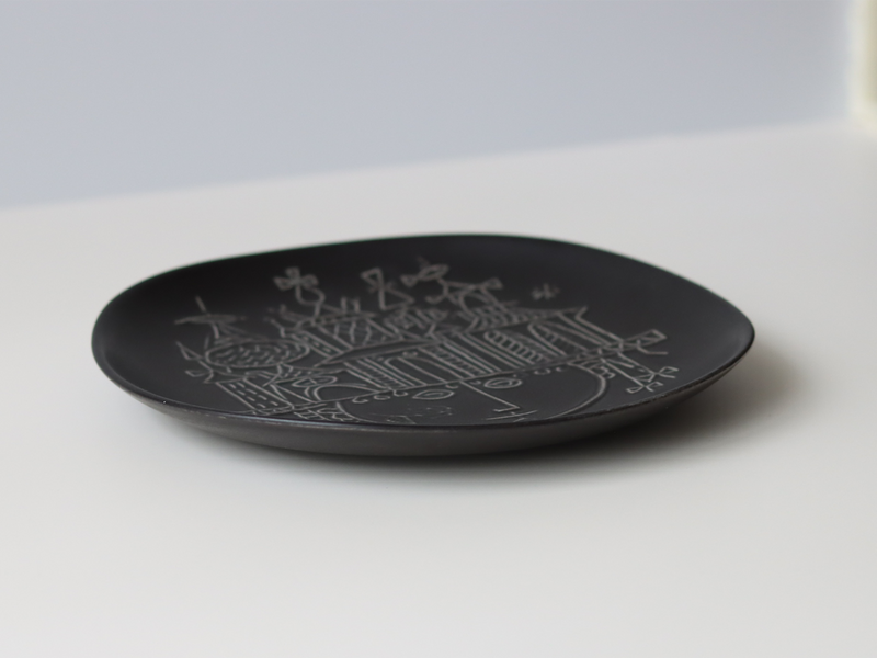 Gustavsberg (グスタフスベリ) Stig Lindberg(スティグ・リンドベリ) Piazza(ピアッツァ) 19.5cm plate black women/city │ 北欧 スウェーデン ヴィンテージ プレート 女性 街並み 陶磁器