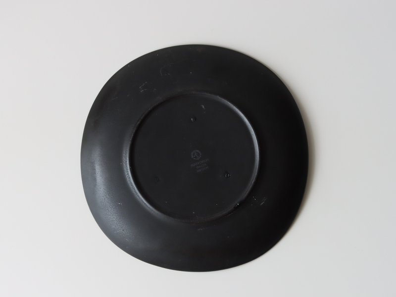 Gustavsberg (グスタフスベリ) Stig Lindberg(スティグ・リンドベリ) Piazza(ピアッツァ) 19.5cm plate black women/city │ 北欧 スウェーデン ヴィンテージ プレート 女性 街並み 陶磁器