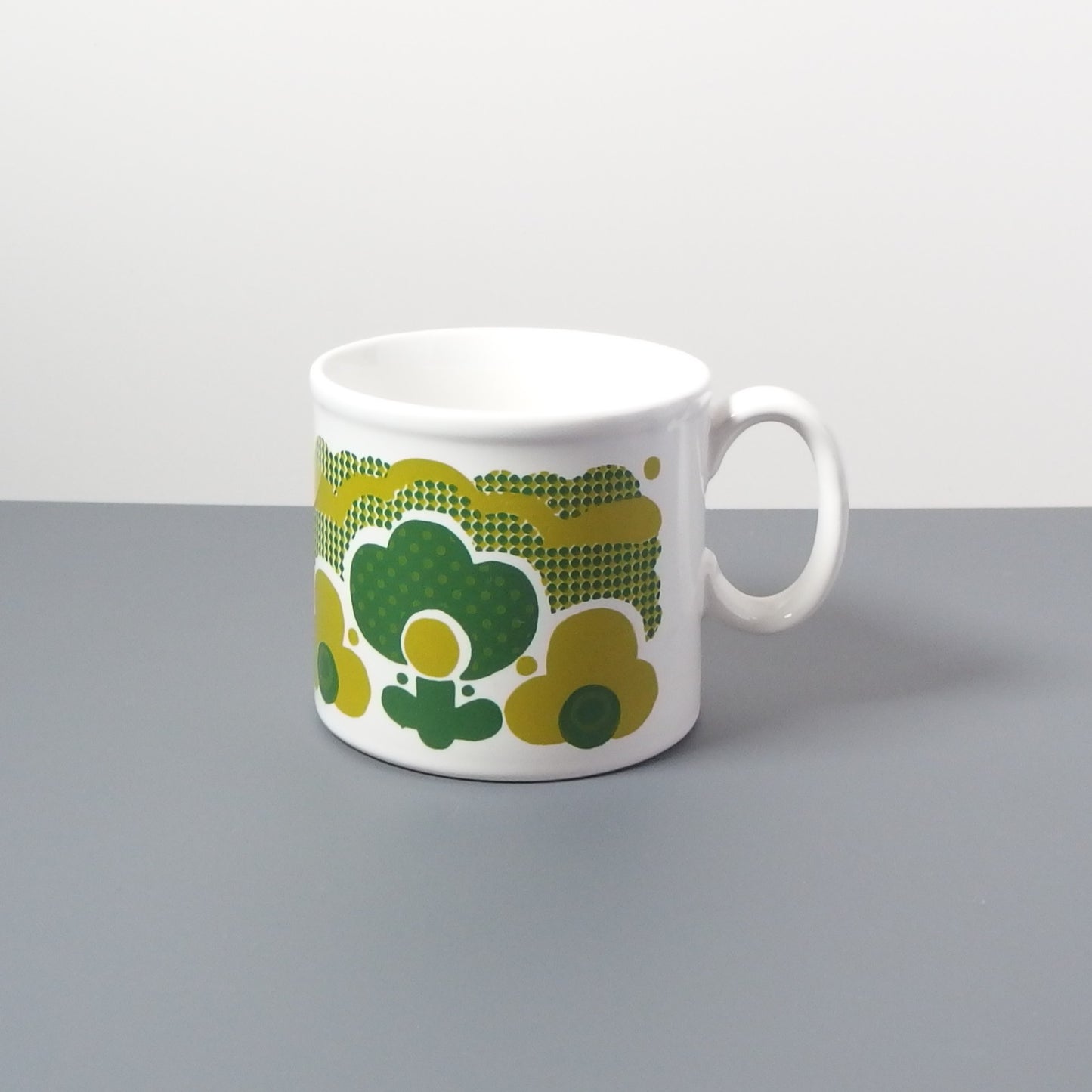 【北欧 ヴィンテージ】Staffordshire (スタッフォードシャー)flower mug