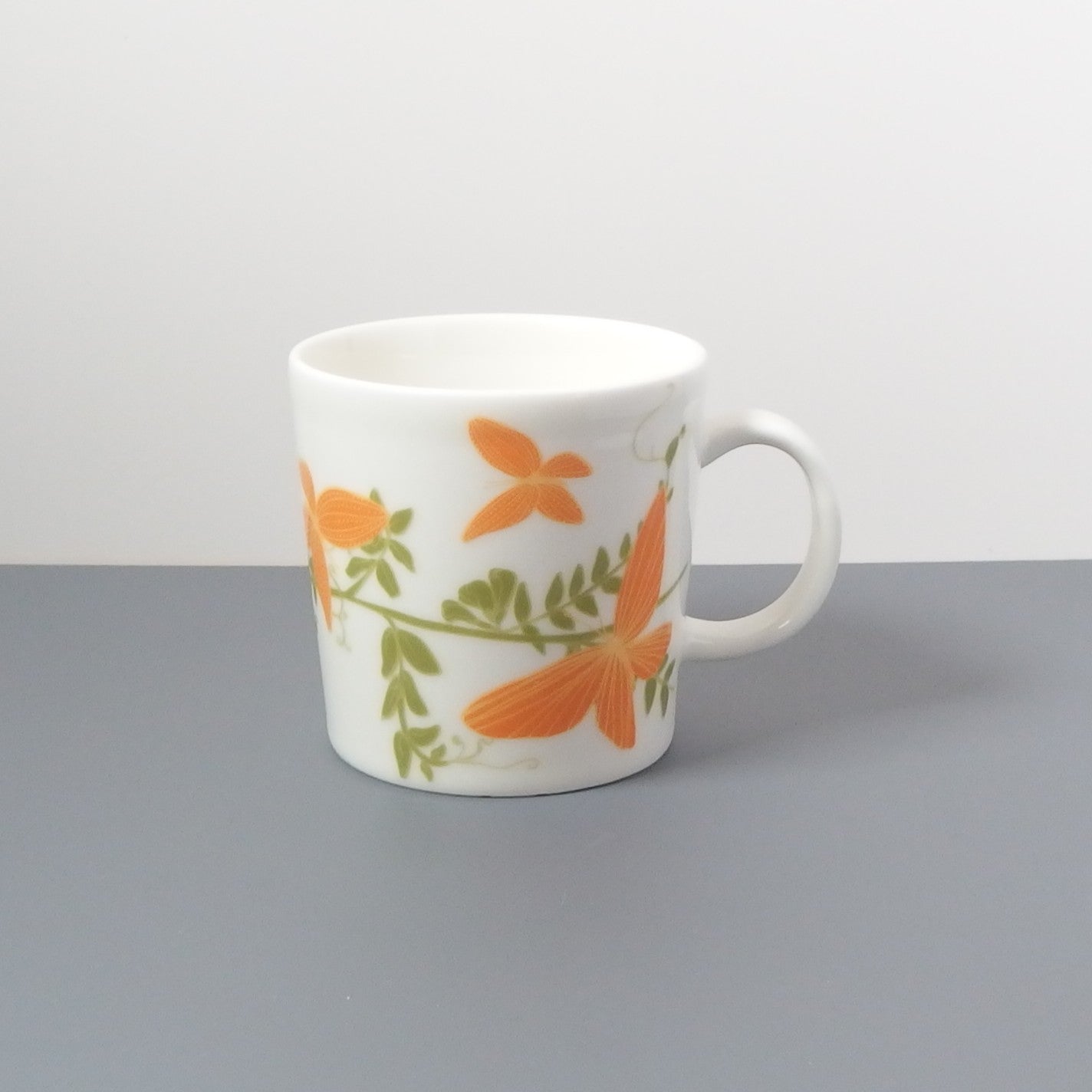【北欧 ヴィンテージ】 Arabia (アラビア) Teema (ティーマ) mug Perhonen Kultasiipi(Orange)