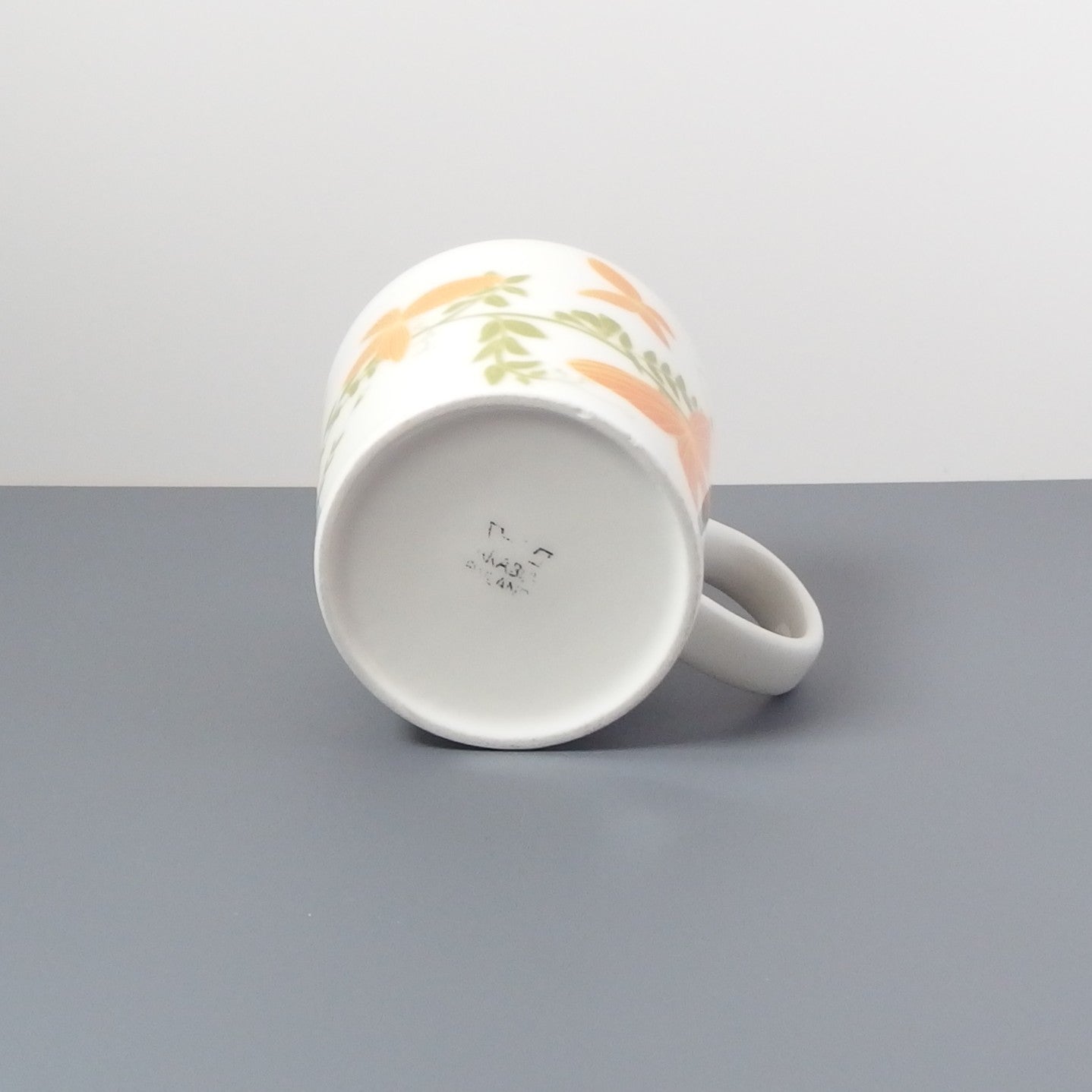 【北欧 ヴィンテージ】 Arabia (アラビア) Teema (ティーマ) mug Perhonen Kultasiipi(Orange)