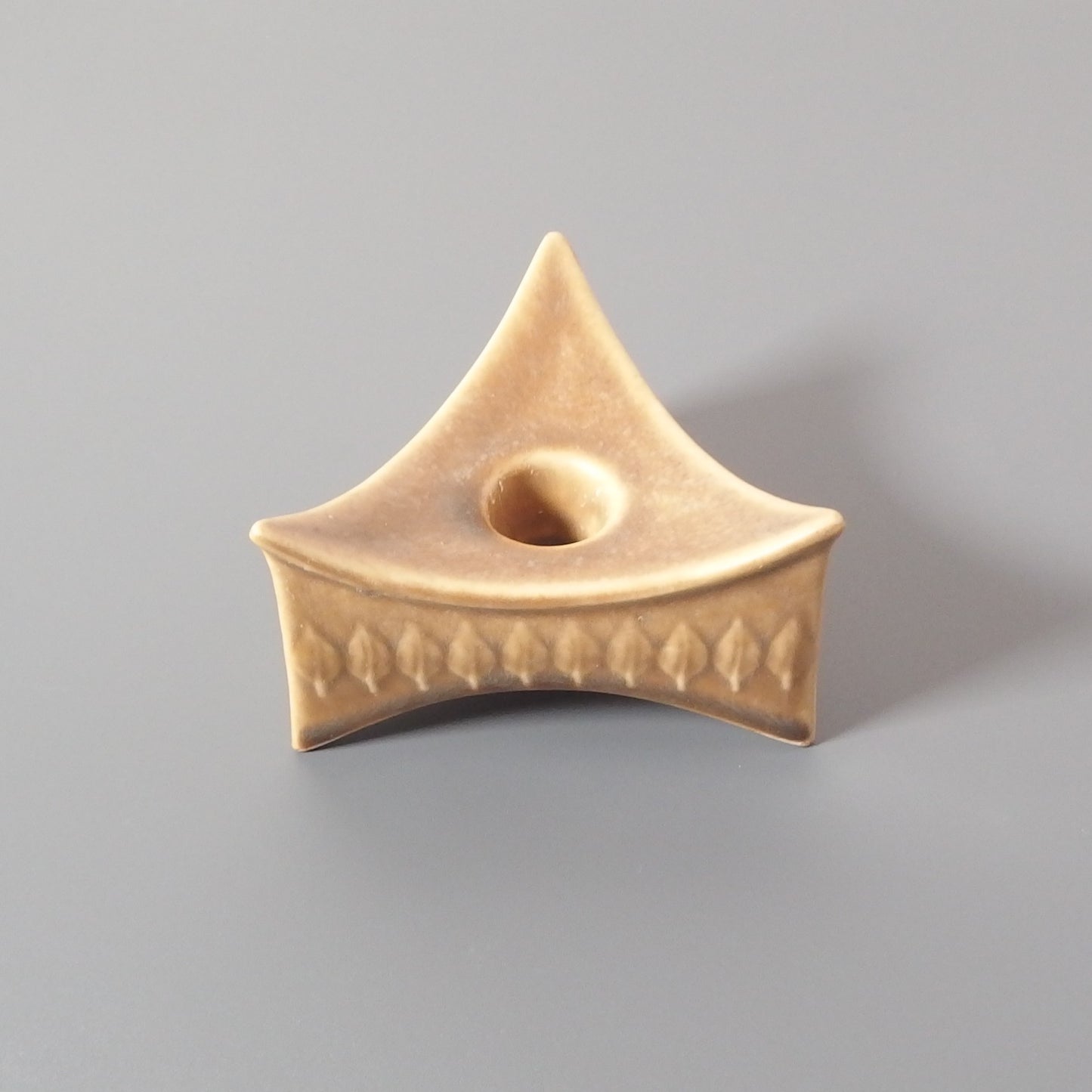 【北欧 ヴィンテージ】 Quistgaard (クイストゴー ) Relief (レリーフ) triangular candle holder