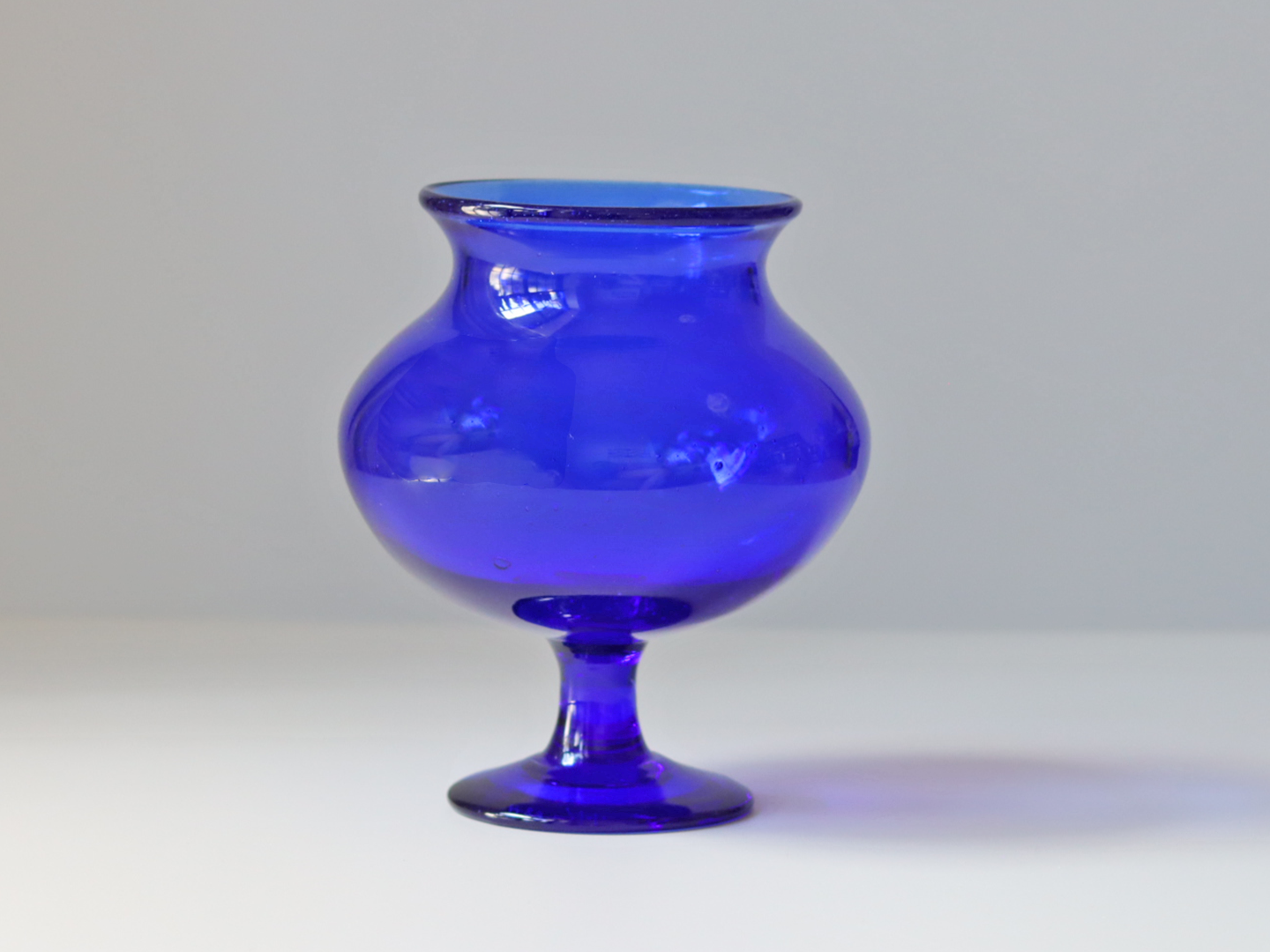 Boda （ボダ）Erik Höglund（エリック・ホグラン）foot vase blue H15cm 2080 │ 北欧 スウェーデン ヴィンテージ ガラスベース 花瓶