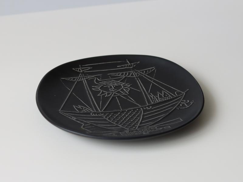 Gustavsberg （グスタフスベリ） Stig Lindberg（スティグ・リンドベリ） Piazza（ピアッツァ） 19.5cm plate black ship │ 北欧 スウェーデン ヴィンテージ プレート 船 陶磁器