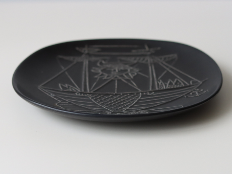 Gustavsberg （グスタフスベリ） Stig Lindberg（スティグ・リンドベリ） Piazza（ピアッツァ） 19.5cm plate black ship │ 北欧 スウェーデン ヴィンテージ プレート 船 陶磁器