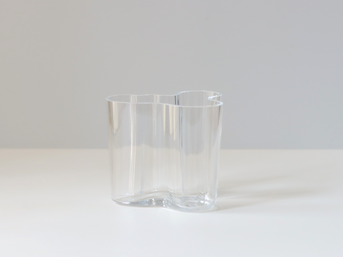 iittala (イッタラ) Alvar Aalto vase H9.5cm clear │ 北欧 iittala (イッタラ) Alvar Aalto vase H9.5cm clear │ 北欧