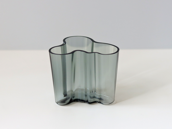 Alvar Aalto 花器 スモーク 【公式通販】 Alvar Aalto 花器 スモーク 【公式通販】
