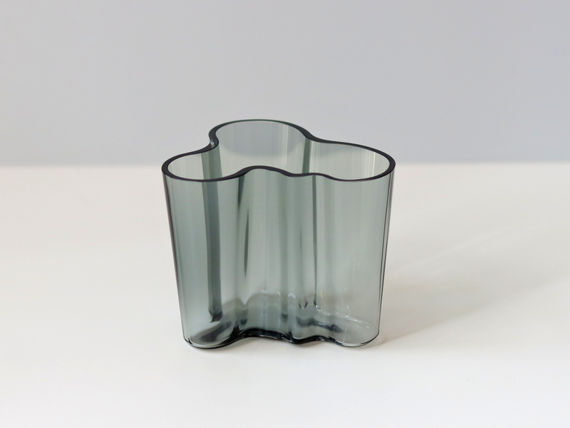 iittala  （イッタラ） Alvar Aalto vase H9.5cm smoke │ 北欧 フィンランド アアルトベース スモーク 花瓶