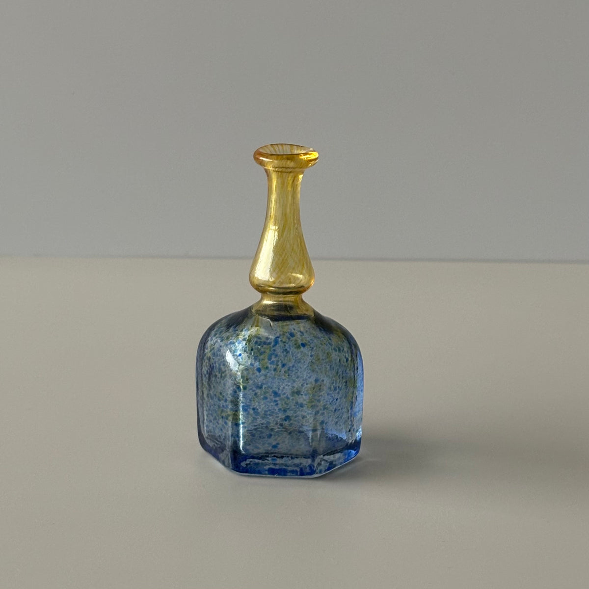 【北欧 スウェーデン ヴィンテージ】Kosta Boda （コスタ・ボダ） Antikva vase miniature Blue / Yellow