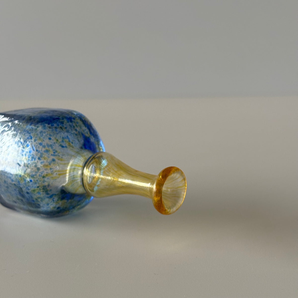 【北欧 スウェーデン ヴィンテージ】Kosta Boda （コスタ・ボダ） Antikva vase miniature Blue / Yellow