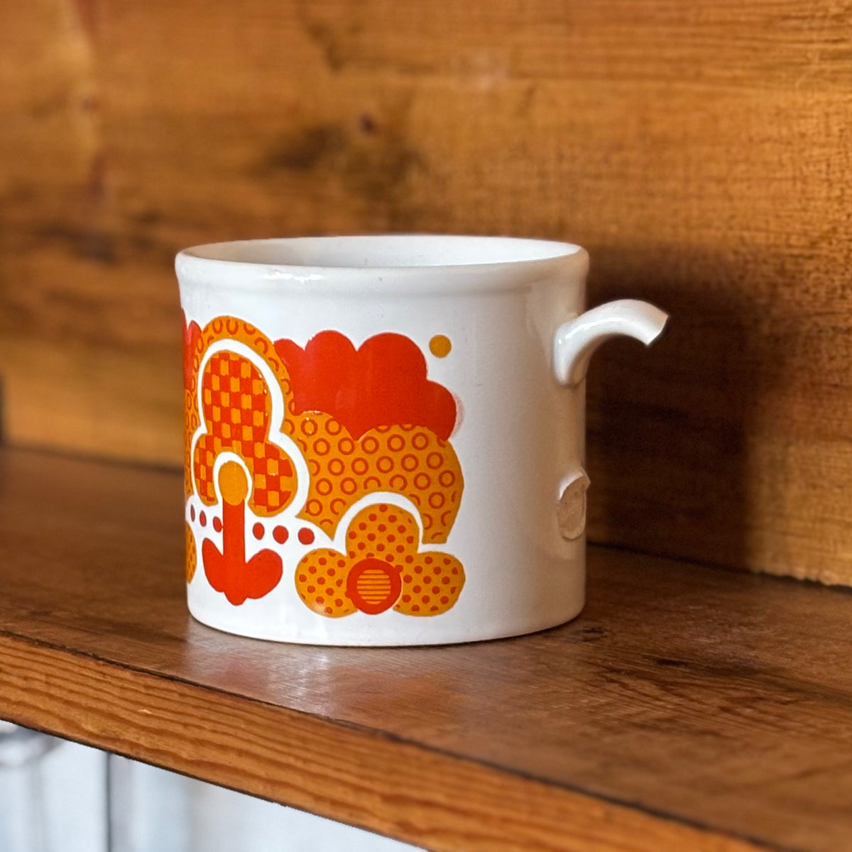 【WAKEARI GIFT】訳あり Staffordshire マグカップ オレンジ 持ち手割れ