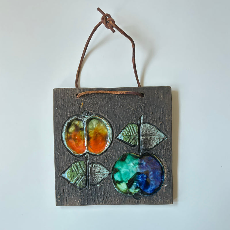 Tilgmans Keramik （ティルグマンズ ケラミック） wall plate │ 北欧 スウェーデン ヴィンテージ 壁掛けプレート リンゴ 陶磁器