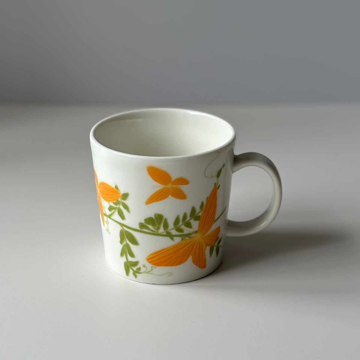 【北欧 フィンランド ヴィンテージ】 Arabia （アラビア） Teema （ティーマ） mug Perhonen Kultasiipi（Orange）