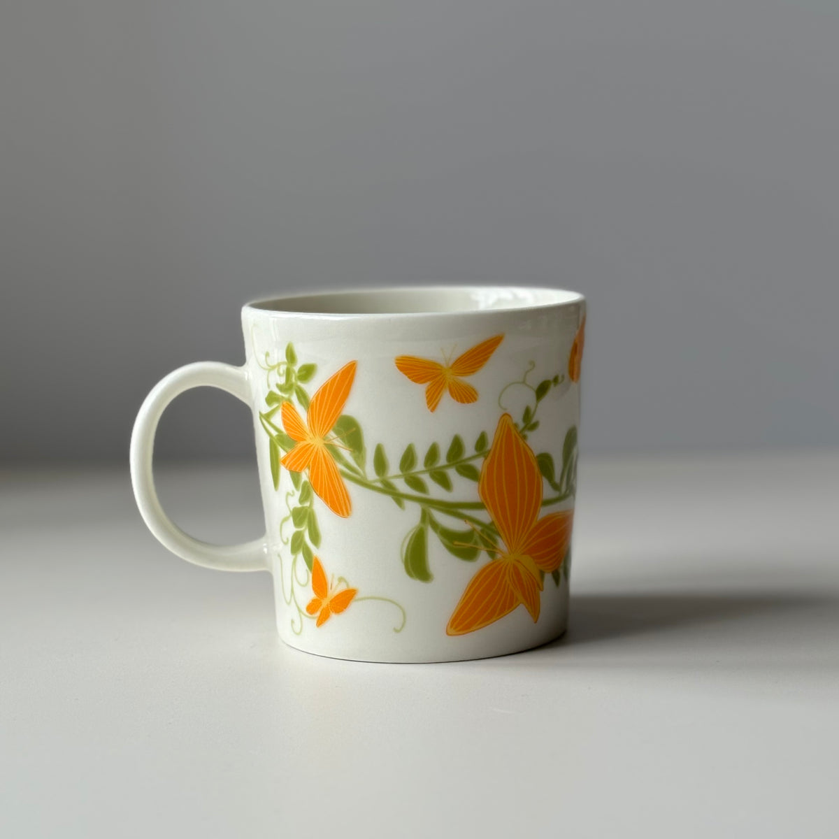 【北欧 フィンランド ヴィンテージ】 Arabia （アラビア） Teema （ティーマ） mug Perhonen Kultasiipi（Orange）