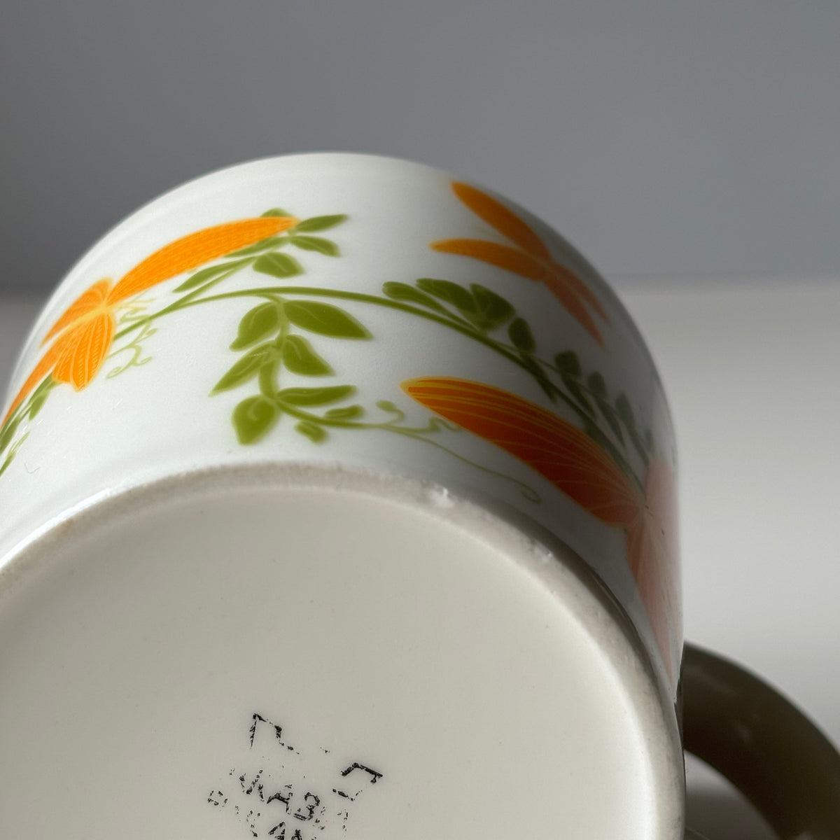 【北欧 フィンランド ヴィンテージ】 Arabia （アラビア） Teema （ティーマ） mug Perhonen Kultasiipi（Orange）