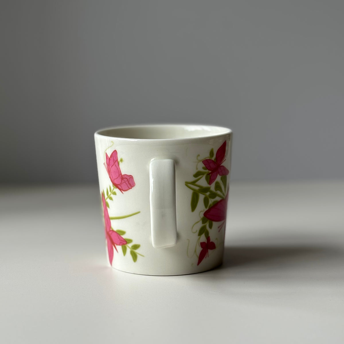 【北欧 フィンランド ヴィンテージ】 Arabia （アラビア） Teema （ティーマ） mug Perhonen Neitoperho（Pink）