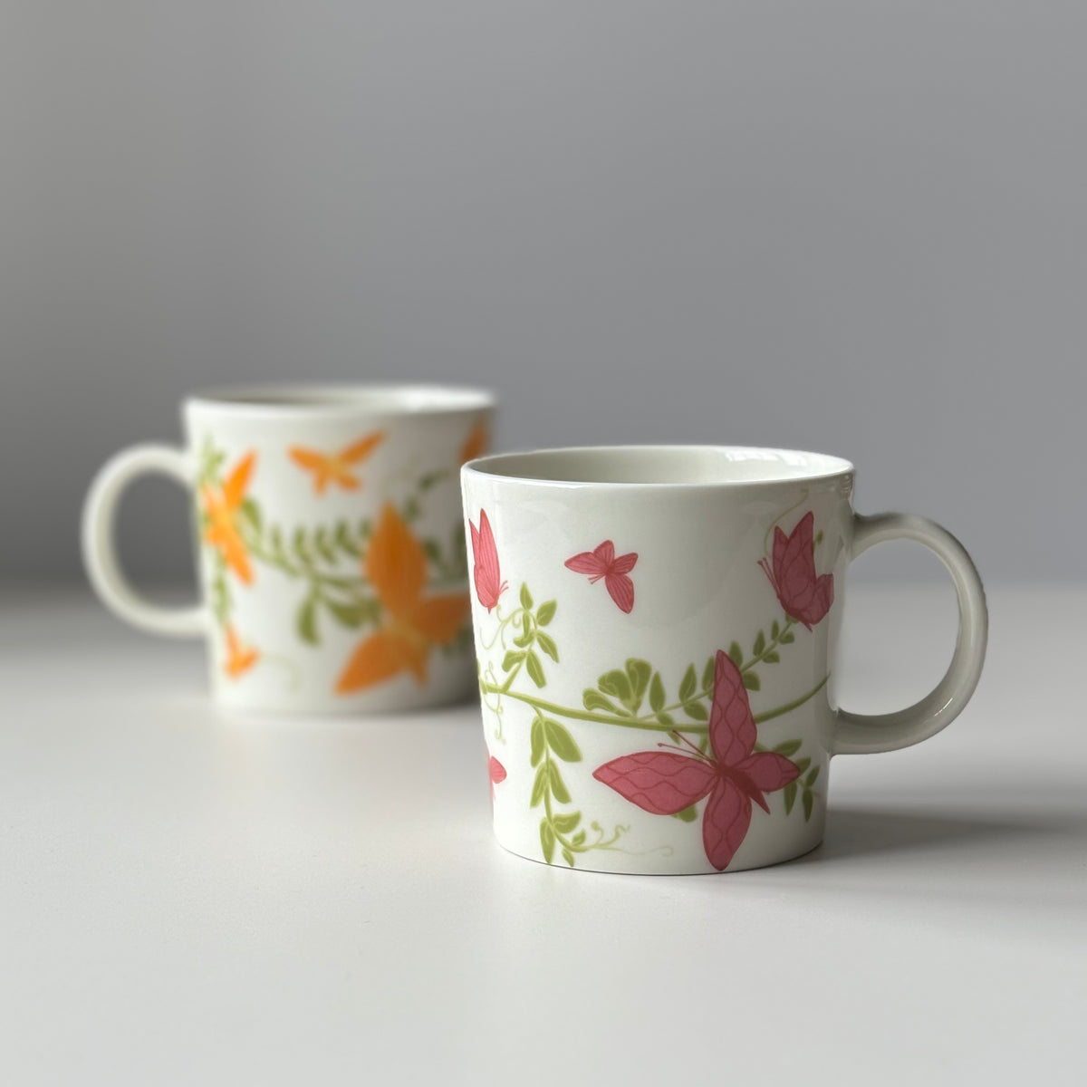 【北欧 フィンランド ヴィンテージ】 Arabia （アラビア） Teema （ティーマ） mug Perhonen Neitoperho（Pink）
