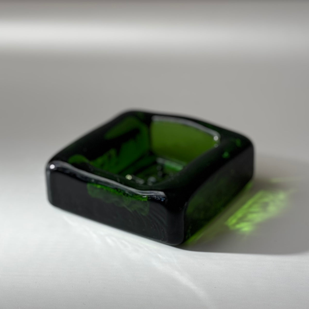 Boda （ボダ）Erik Höglund（エリック・ホグラン）ashtray green human │ 北欧 スウェーデン ヴィンテージ アッシュトレイ 人 グリーン ガラス 1775