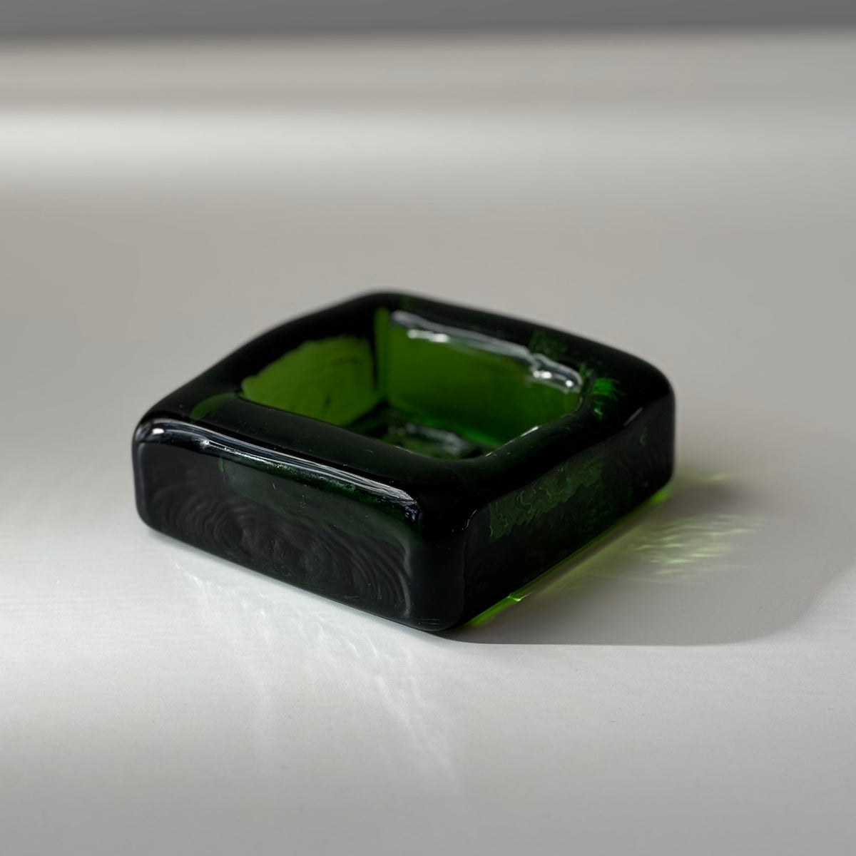 Boda （ボダ）Erik Höglund（エリック・ホグラン）ashtray green human │ 北欧 スウェーデン ヴィンテージ アッシュトレイ 人 グリーン ガラス 1775
