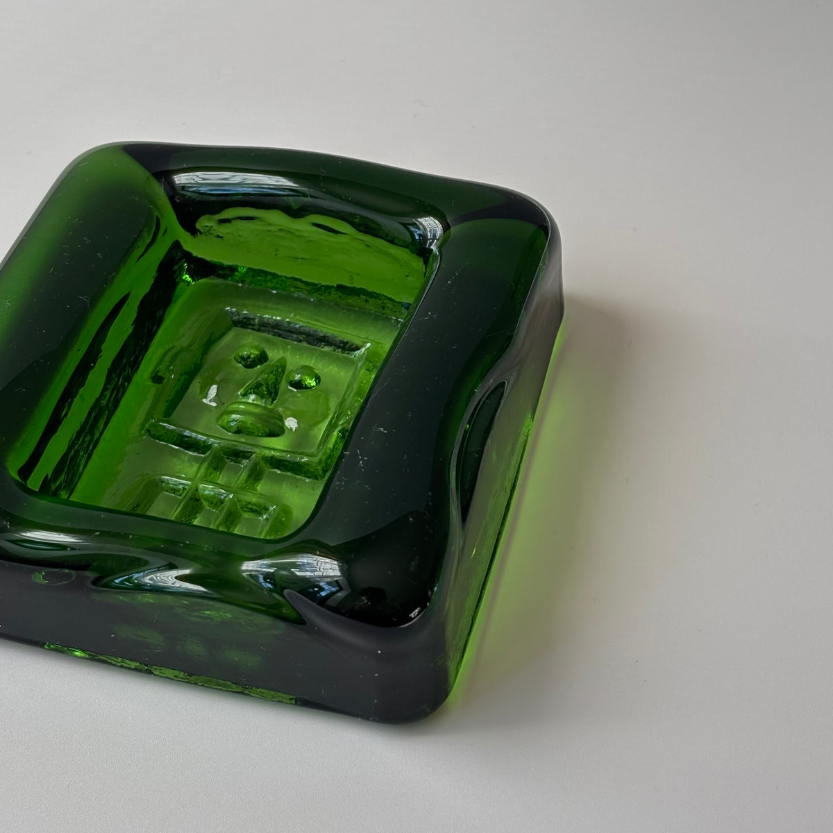 Boda （ボダ）Erik Höglund（エリック・ホグラン）ashtray green human │ 北欧 スウェーデン ヴィンテージ アッシュトレイ 人 グリーン ガラス 1781