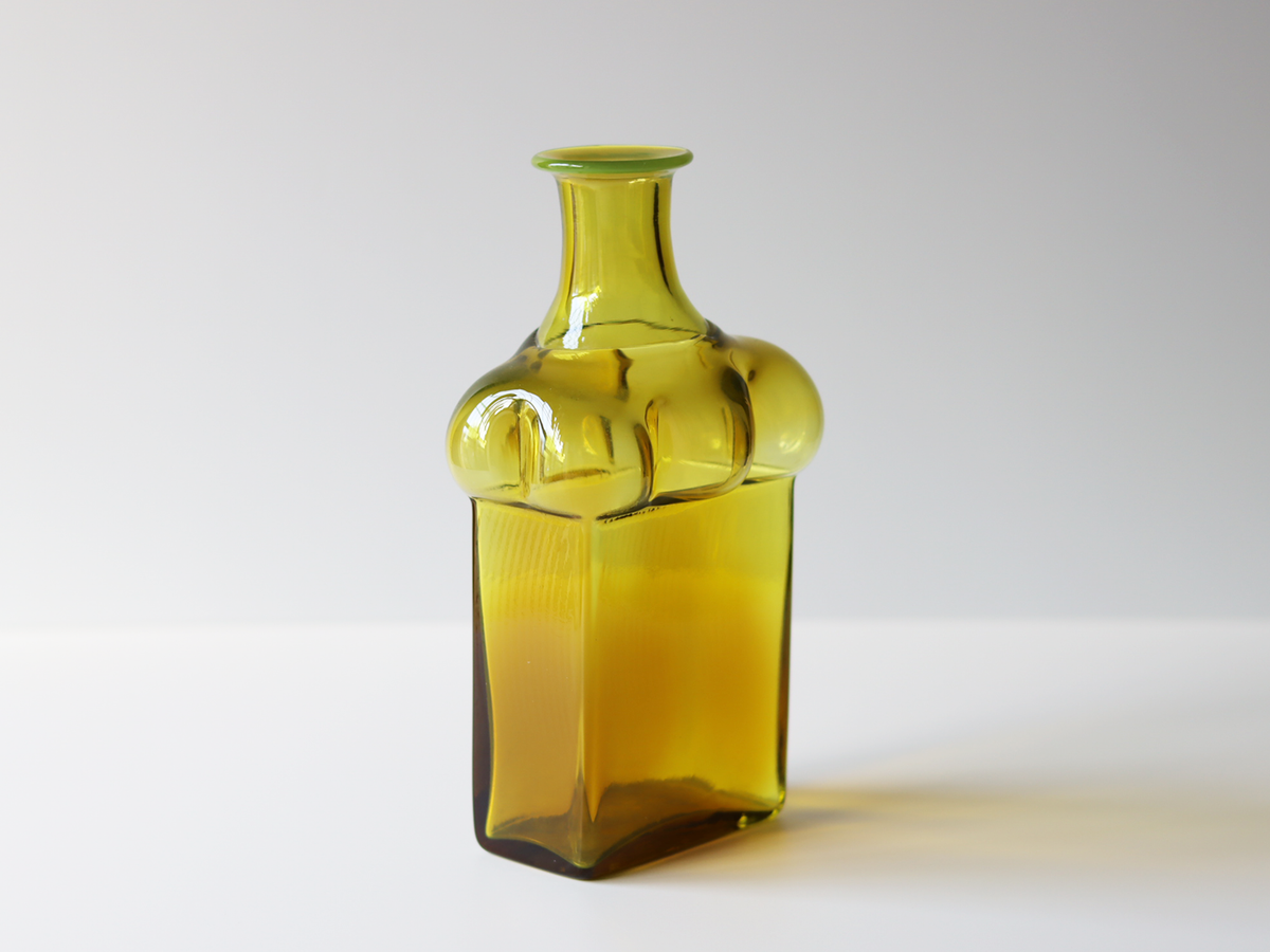 【北欧 スウェーデン ヴィンテージ】Kosta Boda （コスタ・ボダ） Bertil Vallien（バーティル・ヴァリーン） bottle yellow