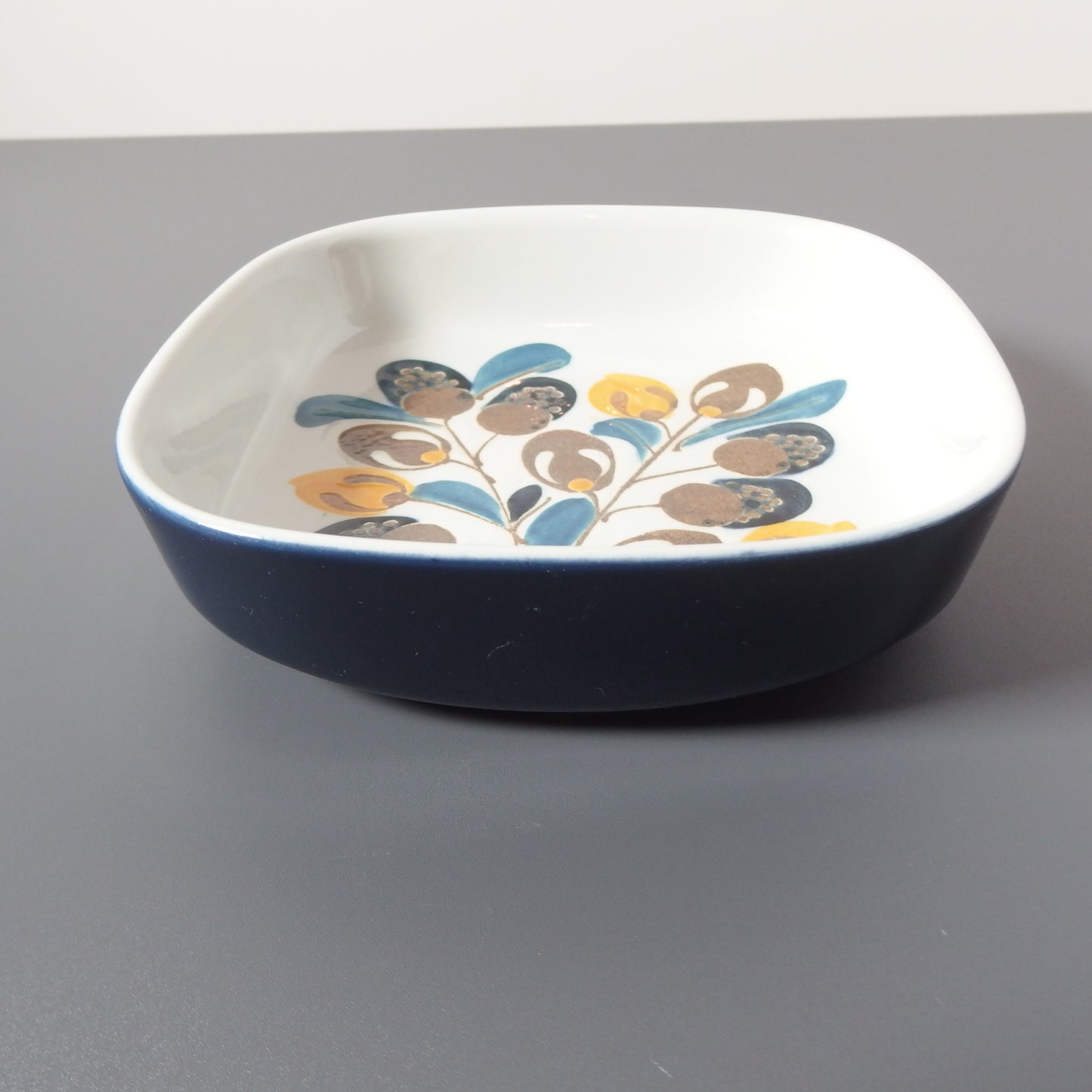 【北欧 ヴィンテージ】Royal copenhagen （ロイヤルコペンハーゲン） Baca （バッカ）square plate