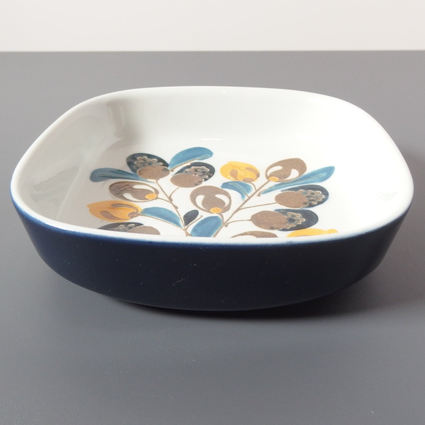 【北欧 ヴィンテージ】Royal copenhagen （ロイヤルコペンハーゲン） Baca （バッカ）square plate