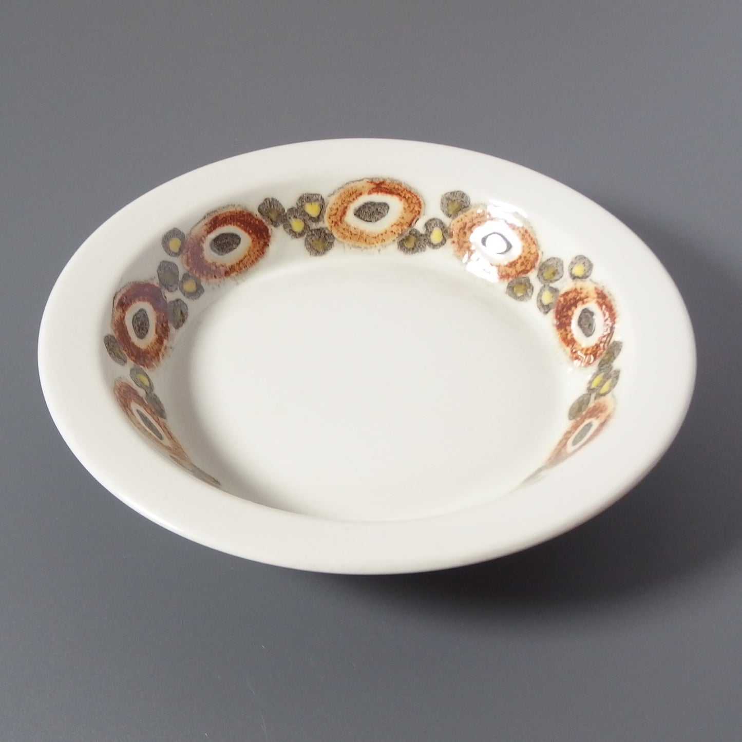 【北欧 ヴィンテージ】Royal copenhagen （ロイヤルコペンハーゲン） Nucella （ヌセラ）Deep plate