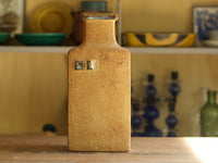 Addin-Keramik 四角いボトル型のベース やや斜め前
