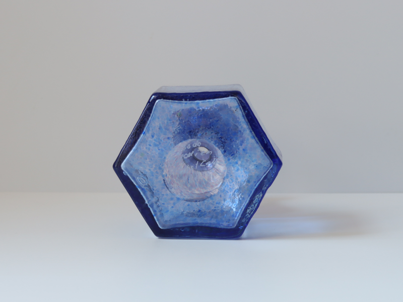 Kosta Boda（コスタ・ボダ） Antikva ブルーパープル ボトル H16.5 / Bertil Vallien ｜ 北欧ヴィンテージ スウェーデン