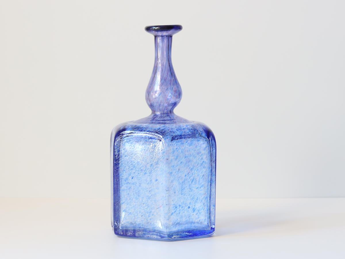 Kosta Boda（コスタ・ボダ） Antikva ブルーパープル ボトル H16.5 / Bertil Vallien ｜ 北欧ヴィンテージ スウェーデン