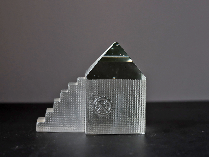 Kosta Boda （コスタ・ボダ） Bertil Vallien（バーティル・ヴァリーン） Crystal Fantasy（クリスタルファンタジー）house 98535 │ 北欧 スウェーデン ヴィンテージ ガラスアート オブジェ 階段付きの家