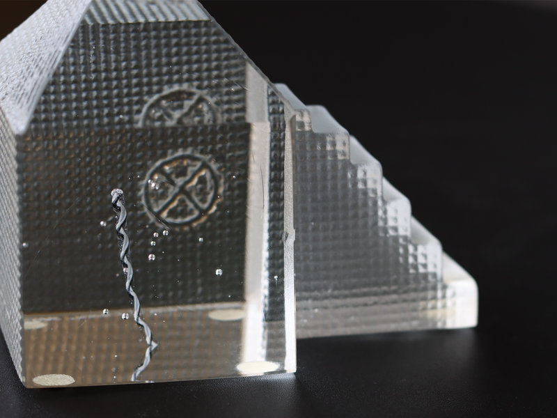 Kosta Boda （コスタ・ボダ） Bertil Vallien（バーティル・ヴァリーン） Crystal Fantasy（クリスタルファンタジー）house 98535 │ 北欧 スウェーデン ヴィンテージ ガラスアート オブジェ 階段付きの家