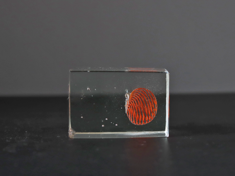 Kosta Boda （コスタ・ボダ） Bertil Vallien（バーティル・ヴァリーン） Crystal Fantasy（クリスタルファンタジー）red circle 98530 │ 北欧 スウェーデン ヴィンテージ アートガラス 赤いサークル