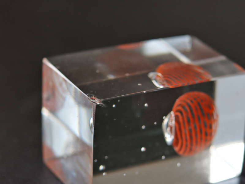 Kosta Boda （コスタ・ボダ） Bertil Vallien（バーティル・ヴァリーン） Crystal Fantasy（クリスタルファンタジー）red circle 98530 │ 北欧 スウェーデン ヴィンテージ アートガラス 赤いサークル