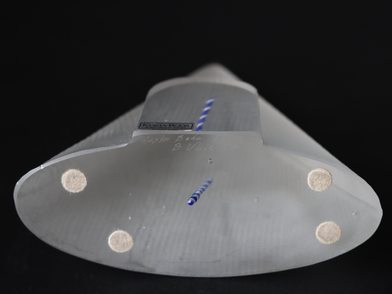 Kosta Boda （コスタ・ボダ） Bertil Vallien（バーティル・ヴァリーン） Crystal Fantasy（クリスタルファンタジー）triangle 98537 │ 北欧 スウェーデン ヴィンテージ ガラスアート 三角形の家