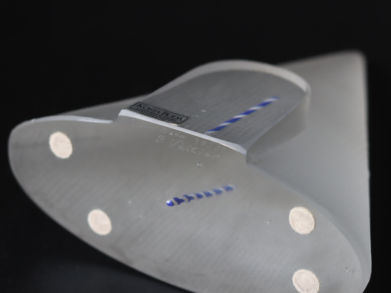 Kosta Boda （コスタ・ボダ） Bertil Vallien（バーティル・ヴァリーン） Crystal Fantasy（クリスタルファンタジー）triangle 98537 │ 北欧 スウェーデン ヴィンテージ ガラスアート 三角形の家