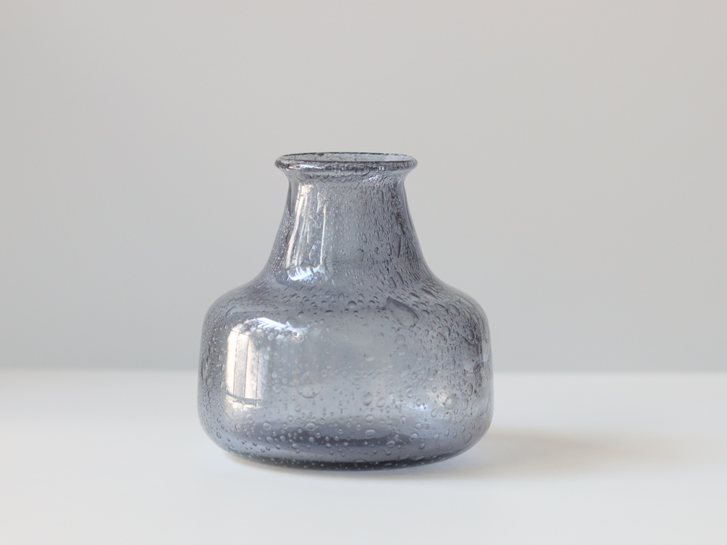 Boda （ボダ）Erik Höglund（エリック・ホグラン）short vase grey H11cm │ 北欧 スウェーデン ヴィンテージ ガラスベース 花瓶