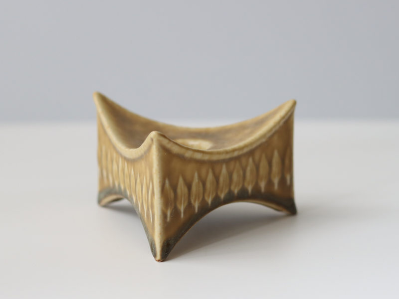 Jens.H.Quistgaard （イェンス・クイストゴー ） Relief （レリーフ） triangular candle stand │ 北欧ヴィンテージ デンマーク キャンドルスタンド 陶磁器