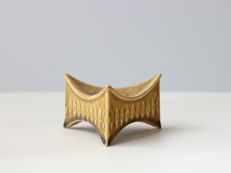 Jens.H.Quistgaard （イェンス・クイストゴー ） Relief （レリーフ） triangular candle stand │ 北欧ヴィンテージ デンマーク キャンドルスタンド 陶磁器