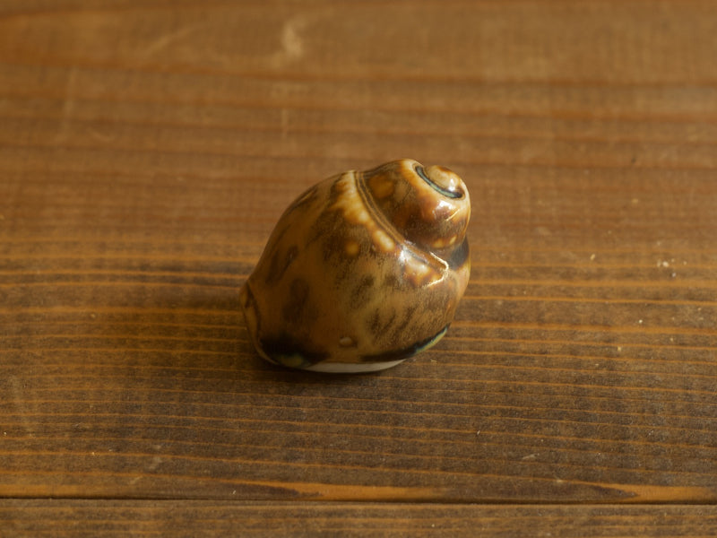Höganäs Keramik Shell Object Brown S / John Andersson｜SWEDEN