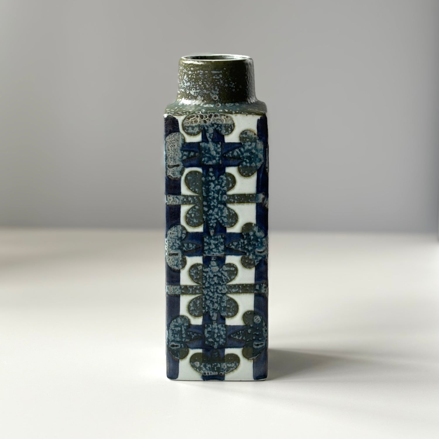 【北欧 デンマーク ヴィンテージ】Royal copenhagen （ロイヤルコペンハーゲン） Baca （バッカ）Flower vase 3455 NT