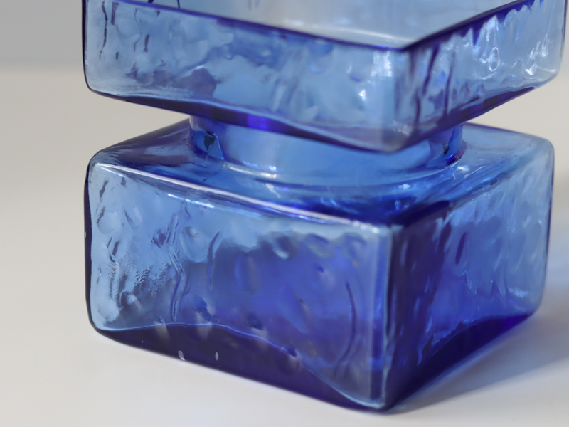 Riihimaen Lasi （リーヒマエンラシ） Helena Tynell（ヘレナ・ティネル）Pala （パラ）Mサイズ ブルー H9cm │ 北欧 フィンランド ヴィンテージ 花瓶 ガラス