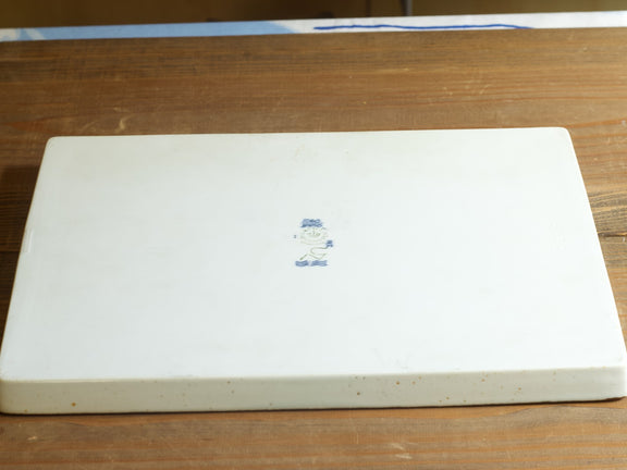 Royal Copenhagen Diana トレイの底面。中央にバックスタンプが入っています。