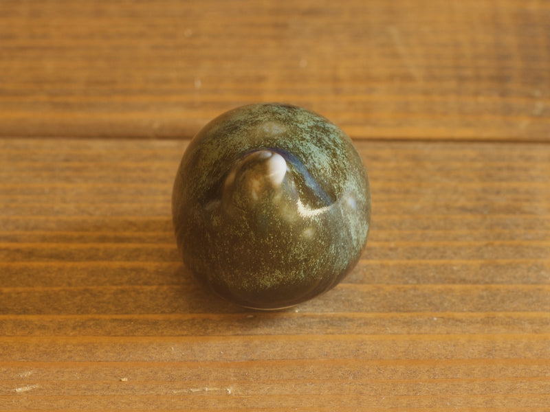 Höganäs Keramik 貝のオブジェ（小）ティールグリーン 別の角度