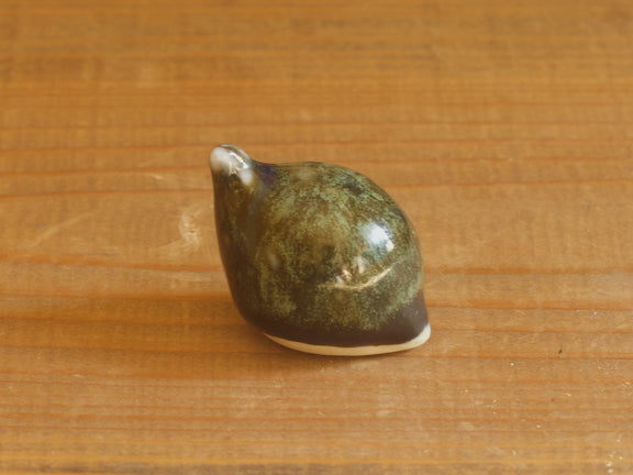 Höganäs Keramik 貝のオブジェ（小）ティールグリーン 別の角度